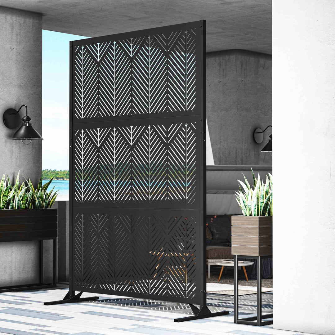4'x6' Metal Outdoor Privacy Screen with Decorative Pattern